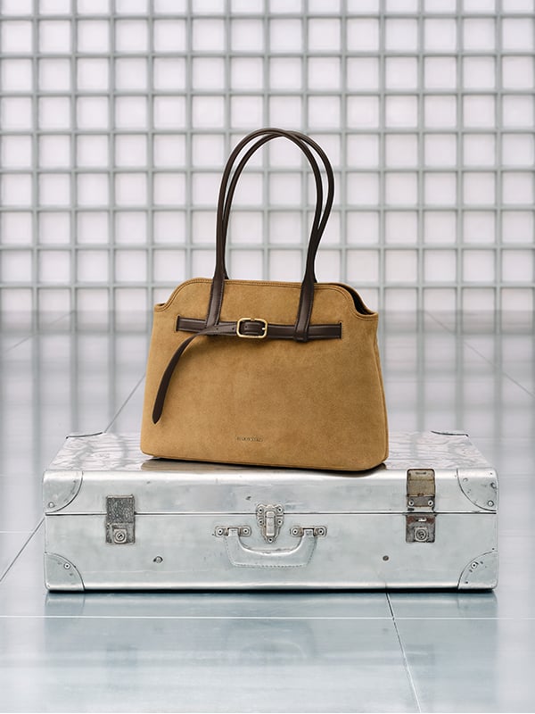 Sahara Sand Victoria Recycled Suede Belted Trapeze Tote Bag - 澳洲体彩幸运五CHARLES & KEITH®官方网站开奖记录查询历史结果